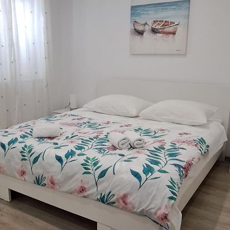 Apartmani Pina 2 Kastela Luaran gambar