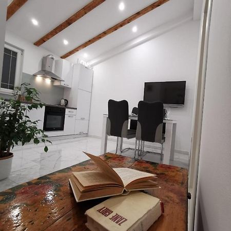 Apartmani Pina 2 Kastela Luaran gambar