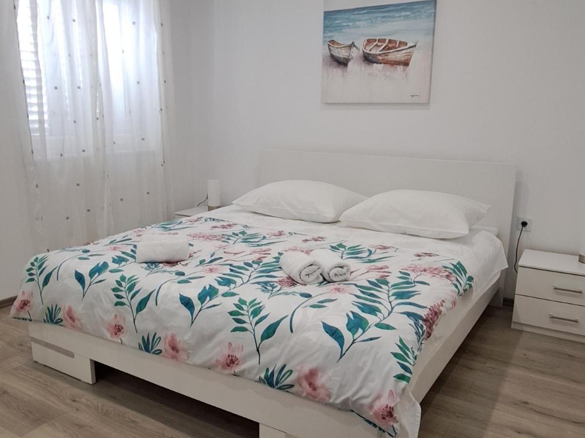 Apartmani Pina 2 Kastela Luaran gambar