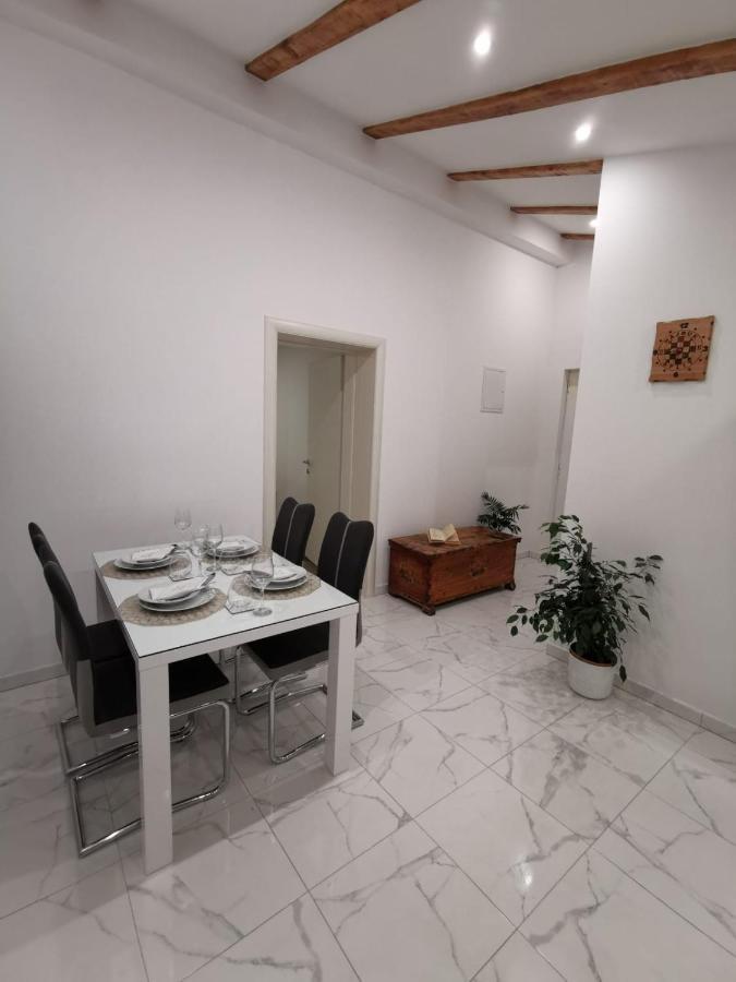 Apartmani Pina 2 Kastela Luaran gambar