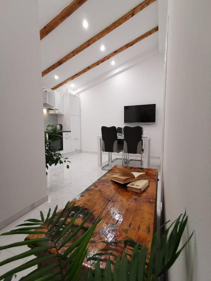 Apartmani Pina 2 Kastela Luaran gambar